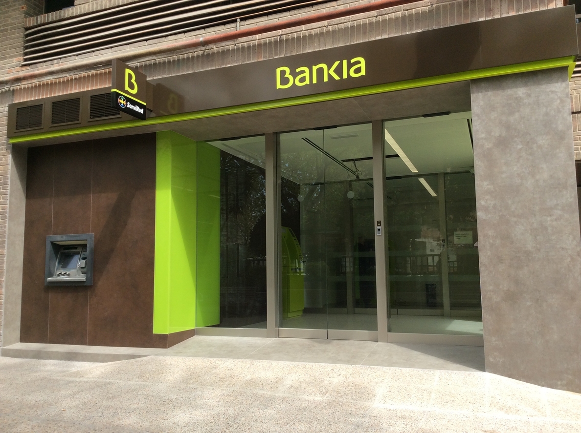 Bankia lanza un servicio que permite extraer dinero de sus cajeros sin insertar la tarjeta en el dispositivo