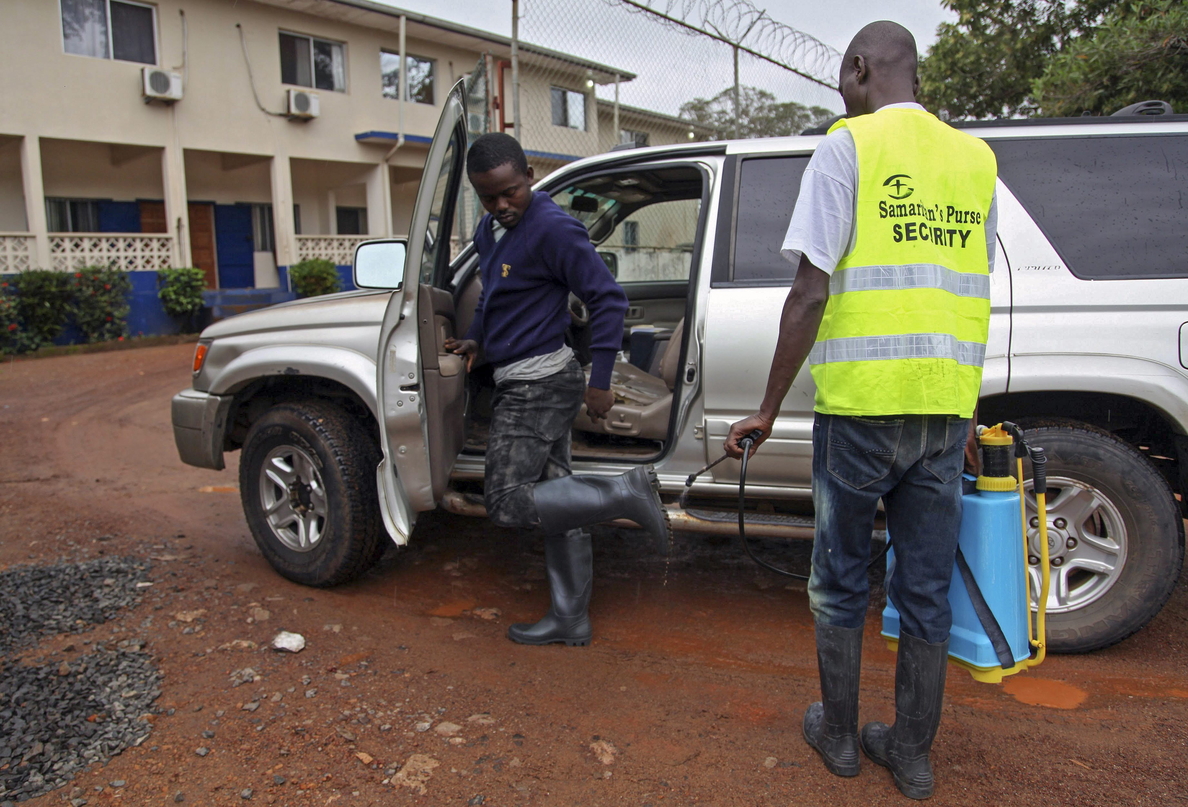 Sierra Leona despliega sus tropas para contener el brote de Ébola