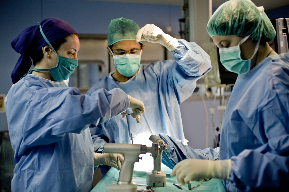 La lista de espera quirúrgica se reduce en un año un 5%, hasta los 9.220 pacientes