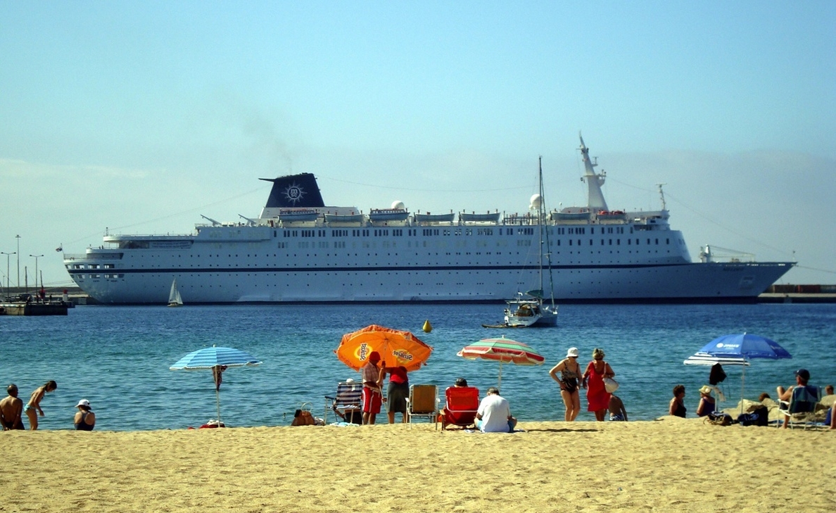 Los puertos de Baleares recibieron 591.000 cruceristas en el primer semestre, un 5,1% más que el 2013
