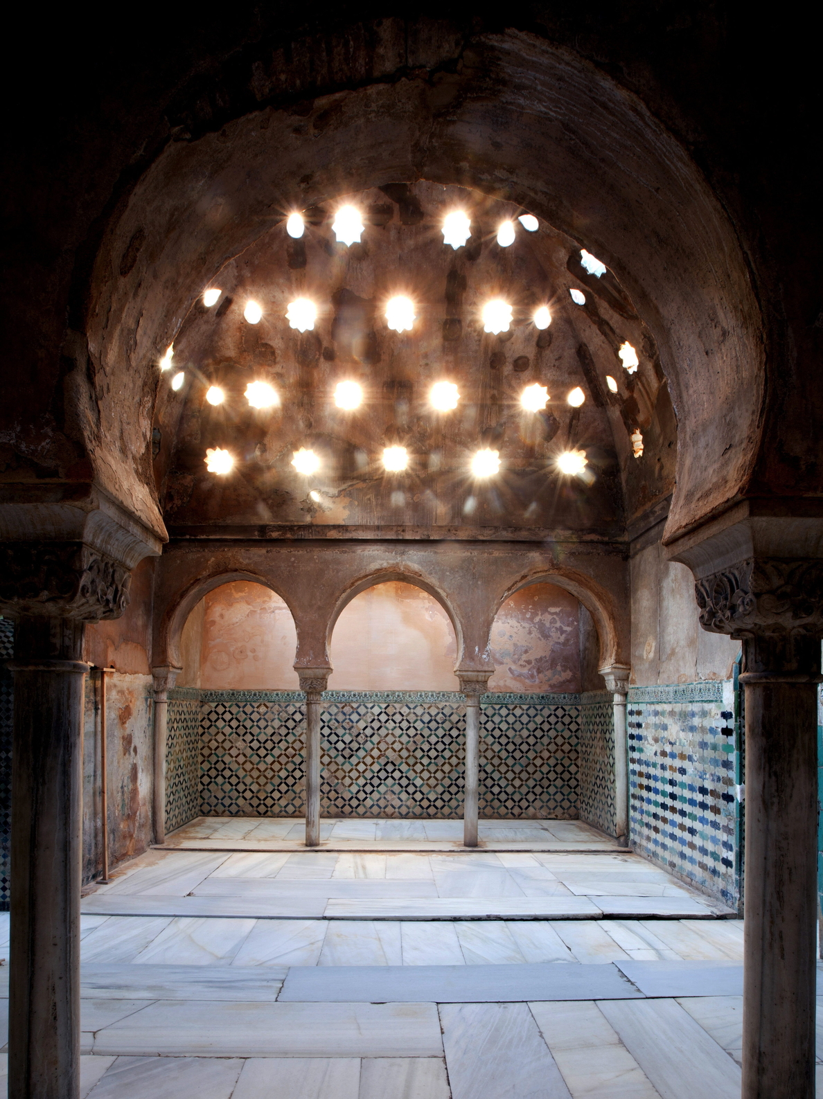 El Baño de Comares de la Alhambra, el único en Occidente, vive su mayor restauración