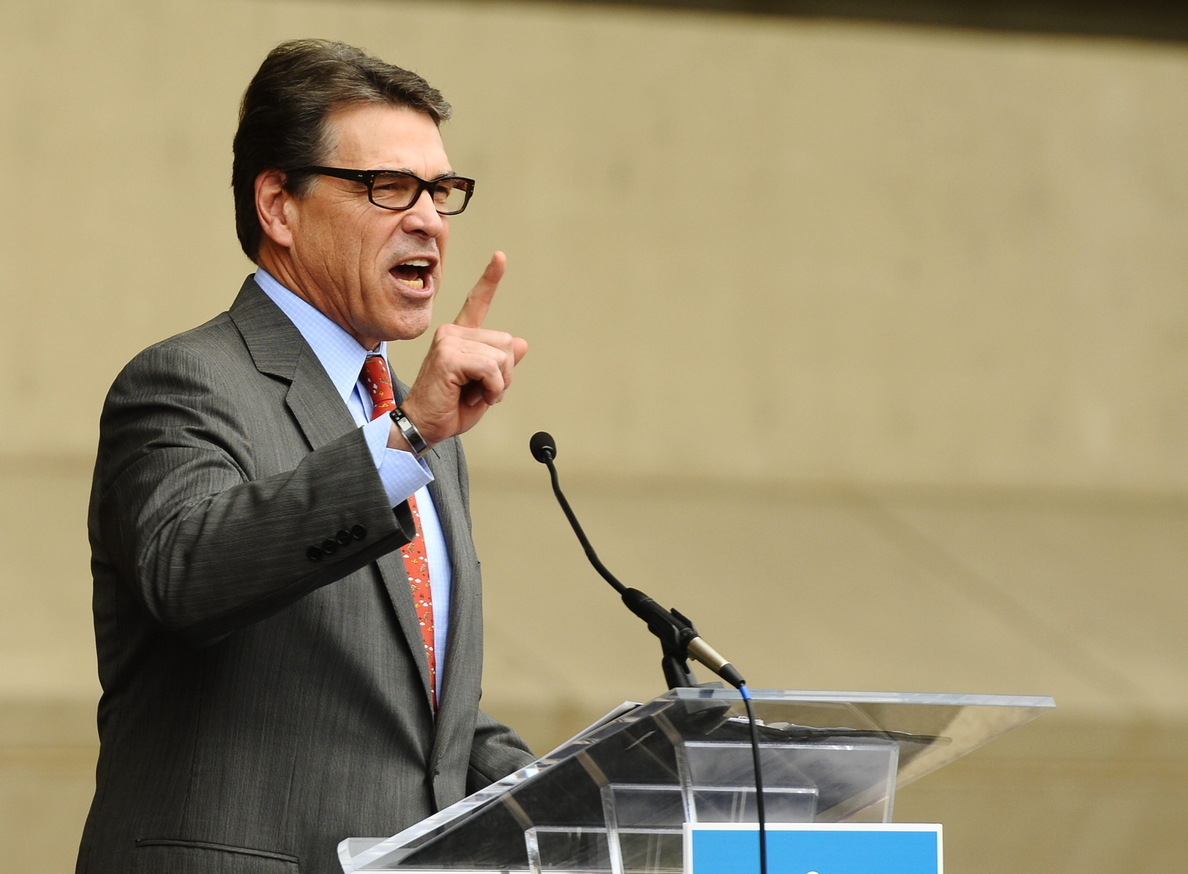Abren ficha policial al republicano Rick Perry por supuesto abuso de poder