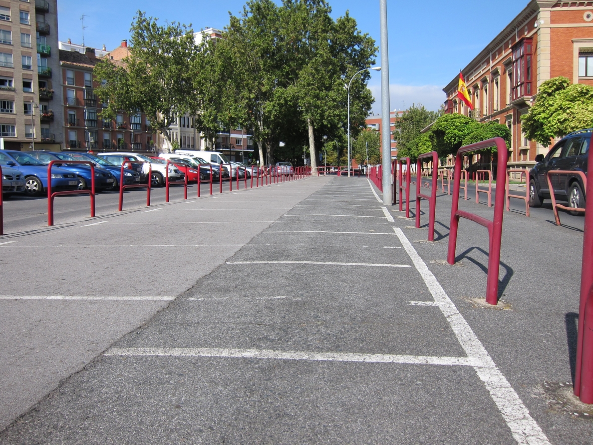 El PSOE pide que se recuperen las plazas de aparcamiento inutilizadas por motivos de seguridad frente a atentados