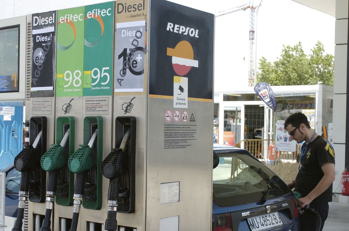 Los precios de los carburantes repuntan por primera vez en el mes de agosto