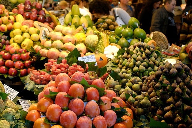 UAGA, ASAJA y las Cooperativas Agroalimentarias de Aragón repartirán este sábado 5.000 kilos de fruta de hueso