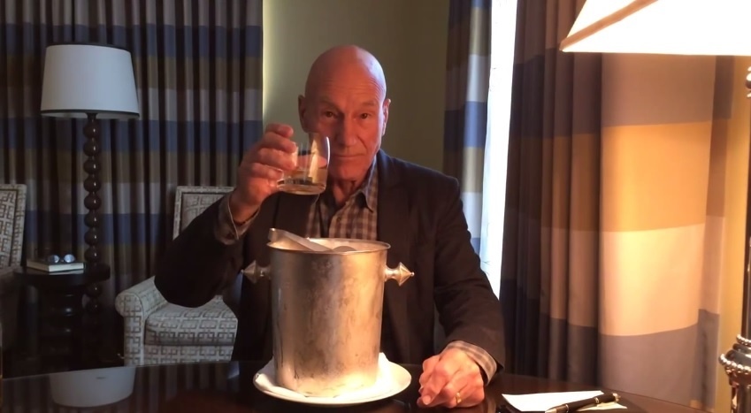 Patrick Stewart pone fin a la moda del Ice Bucket Challenge