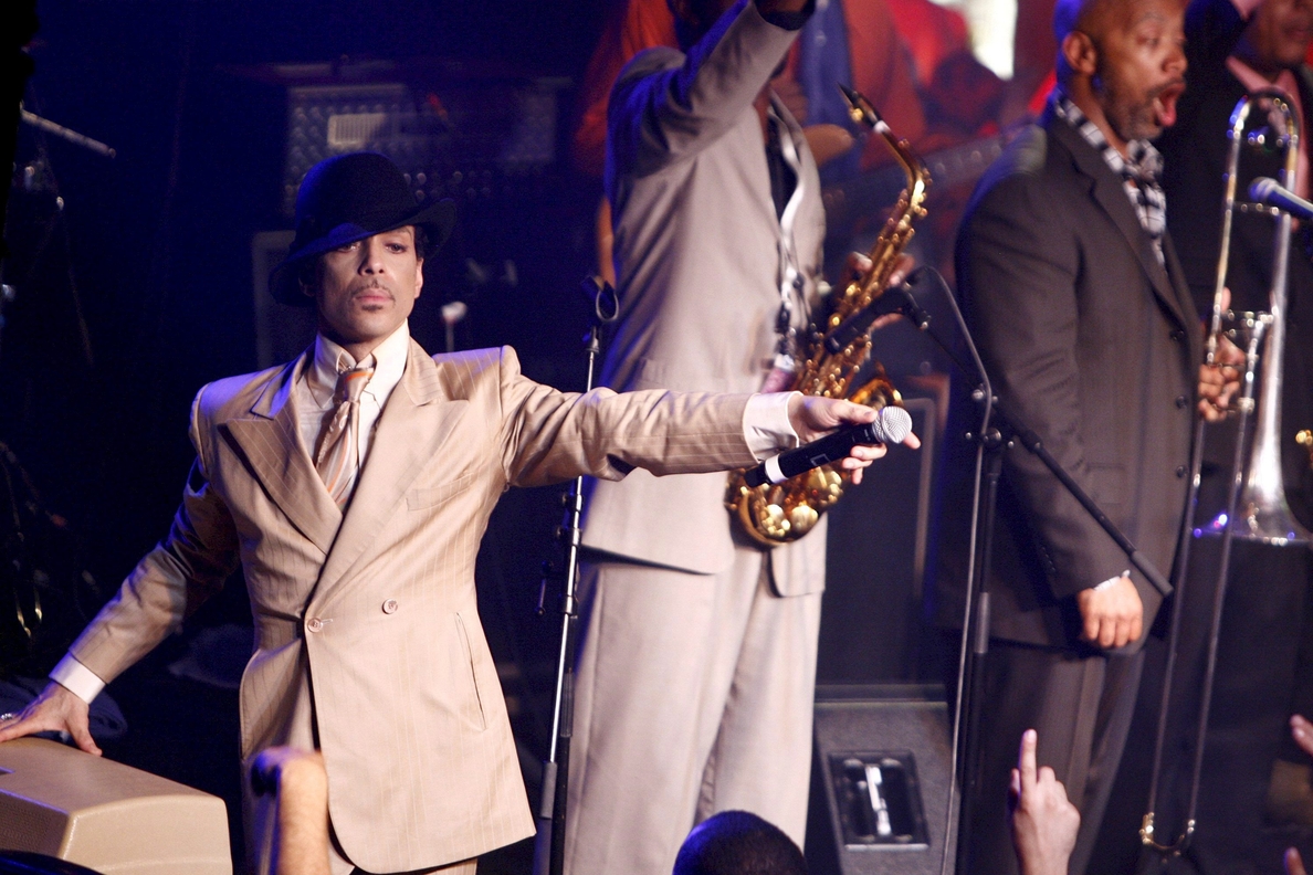 Prince se presenta en solitario y con su banda con dos nuevos álbumes