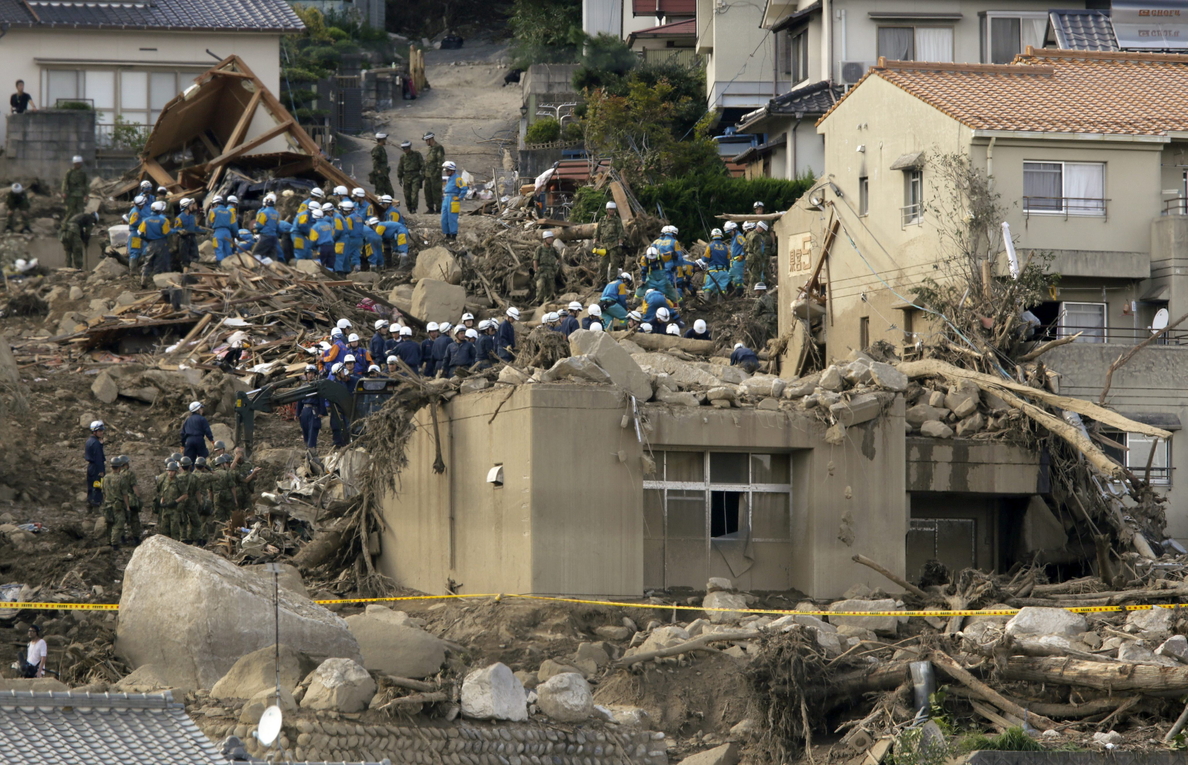 Siguen buscando a 18 desaparecidos una semana después de las lluvias en Japón