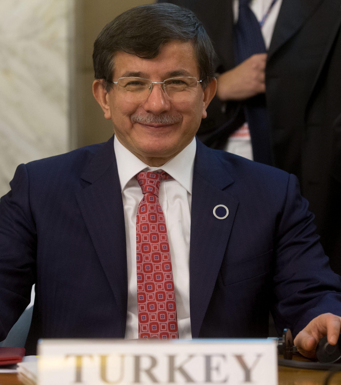 El gubernamental AKP nombra a Davutoglu líder y próximo primer ministro turco
