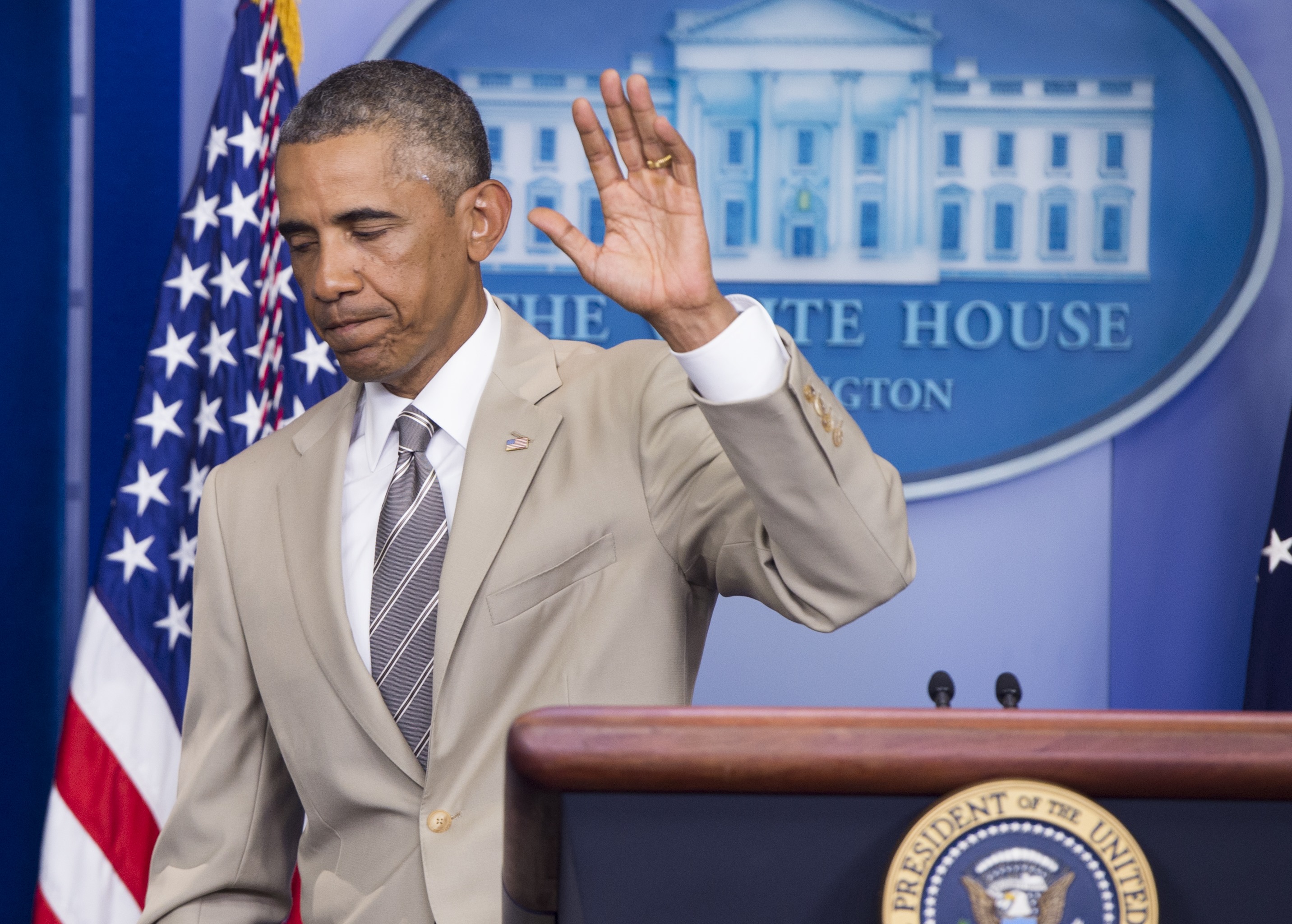 Obama levanta polémicas por utilizar el beige en un traje tras las vacaciones