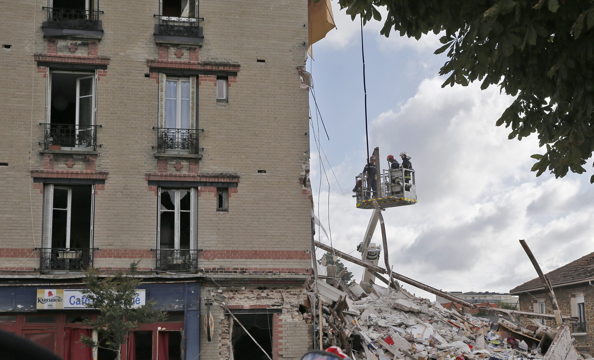 Un fallecido y 12 desaparecidos en la explosión de un edificio en Francia