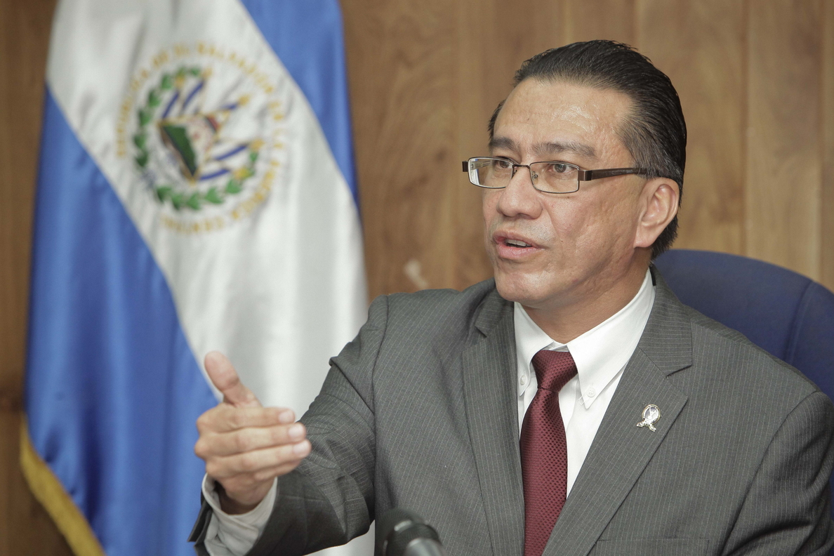 El ombudsman salvadoreño denuncia violaciones en el caso de un sacerdote español