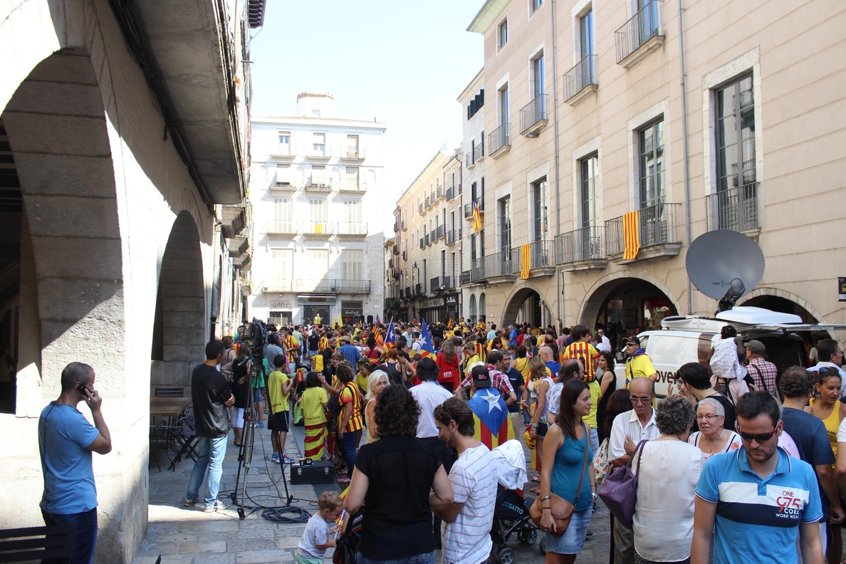 Unas 300 personas participan en la manifestación independentista de Girona