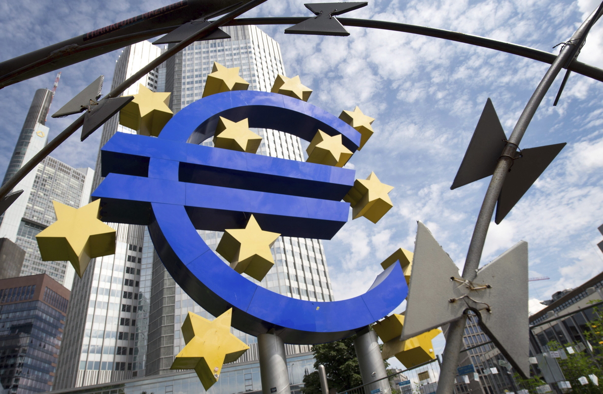 Baja inflación y deuda, el binomio contra el que luchan Draghi y España