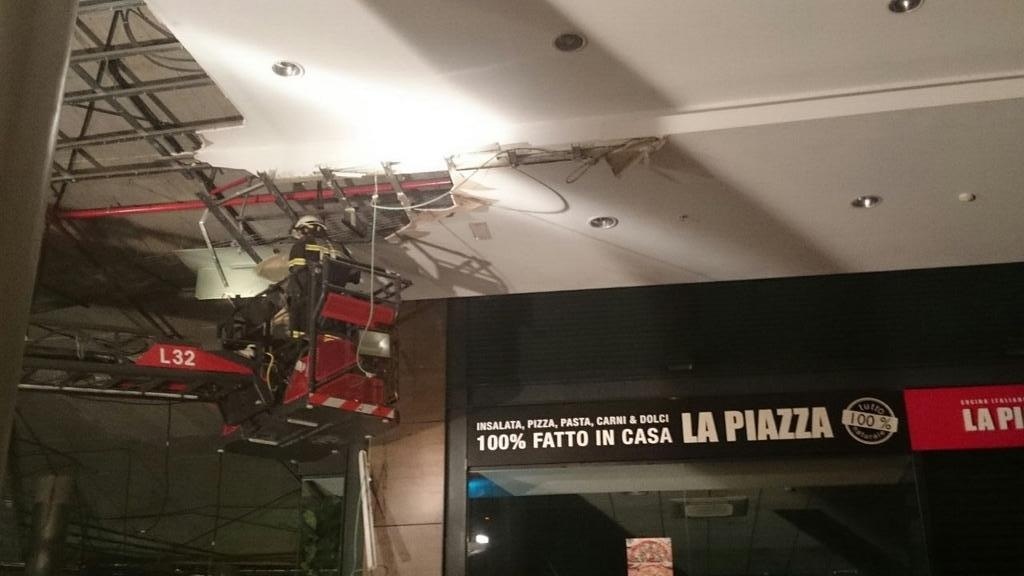 El centro comercial Arena de Valencia revisa su falso techo mientras se investigan las causas del desprendimiento