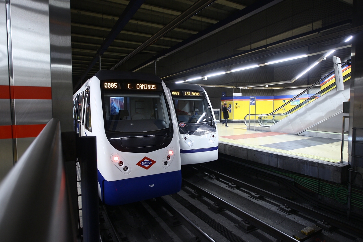 Metro aumentará desde este lunes el número de trenes tras un incremento de la demanda en verano del 2%