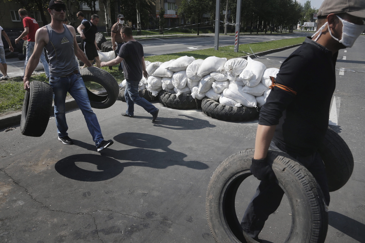 Las violaciones de la tregua siguen en Ucrania antes de las maniobras internacionales