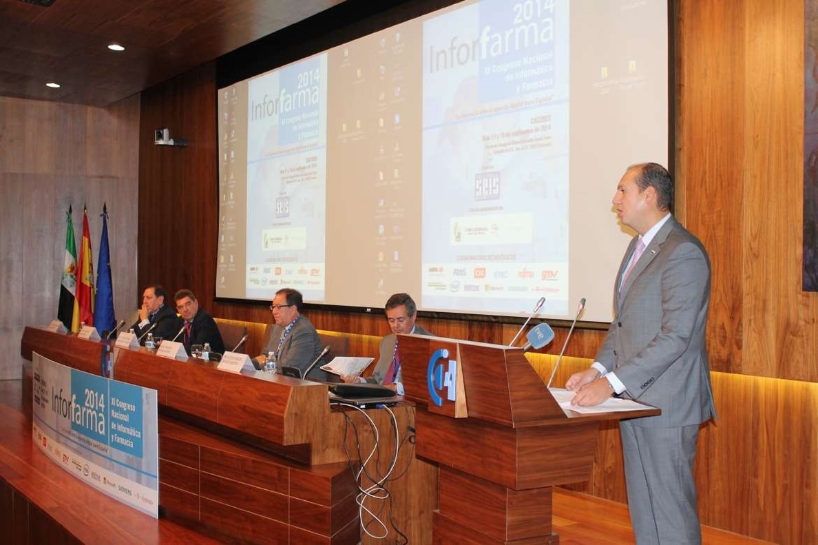 Carrón dice que Extremadura es «punta de lanza» en los proyectos «más relevantes» del binomio farmacia-informática
