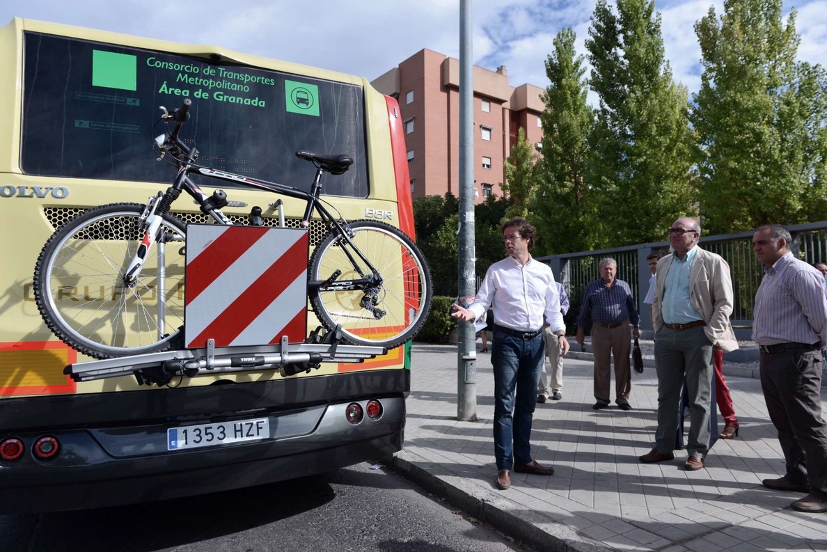 La línea que une Granada y Dílar será la primera del Consorcio de Transporte en contar con portabicicletas