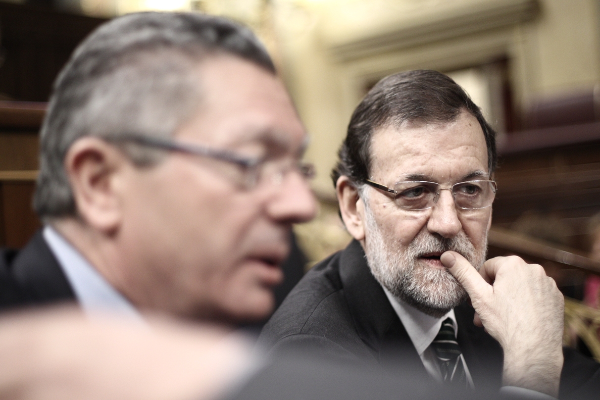 El PSOE fuerza a Gallardón a aclarar hoy en el Congreso si «renuncia de una vez y para siempre» a la reforma