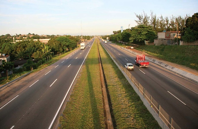 Abertis pacta con Brasil invertir 30 millones en una autopista a cambio de más plazo de concesión