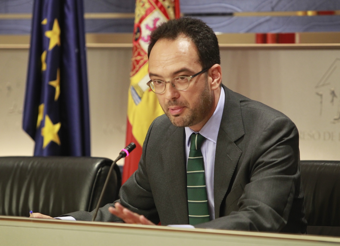 El PSOE estará «en contacto» con el Gobierno, que tiene que «aplicar con normalidad el Estado de Derecho»