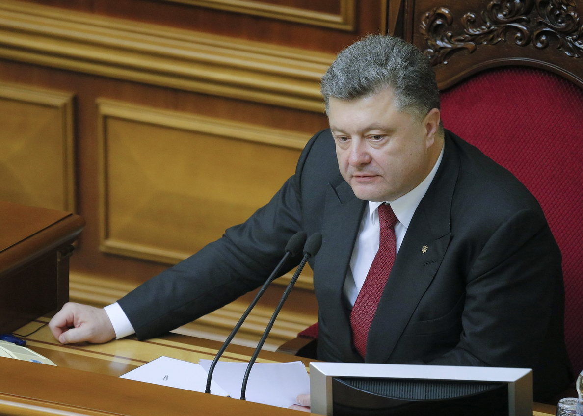 Poroshenko pide medios letales a EE.UU. porque la guerra no se gana con mantas