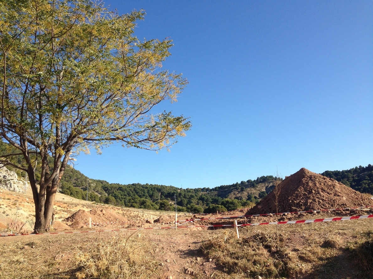 Un grupo de arqueólogos sondeará la posible fosa de Lorca en Alfacar (Granada) en busca de restos óseos