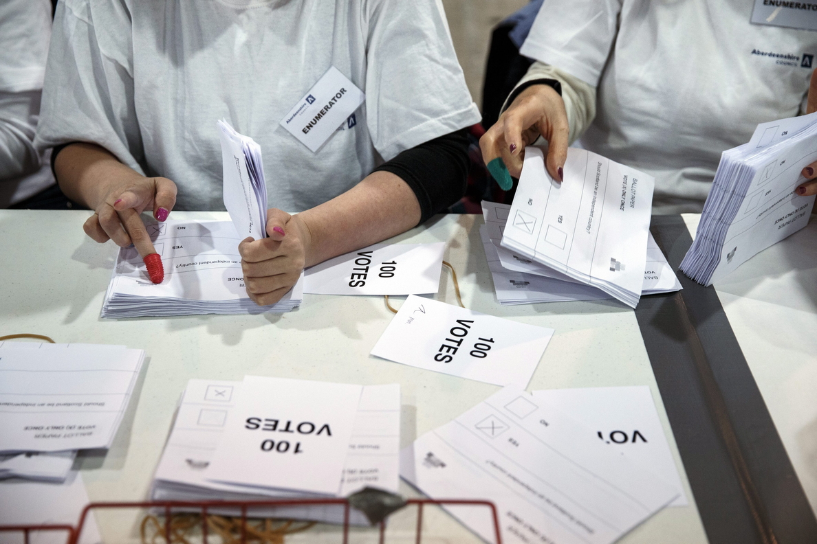 El «no» gana en el primero de los 32 distritos electorales adjudicados