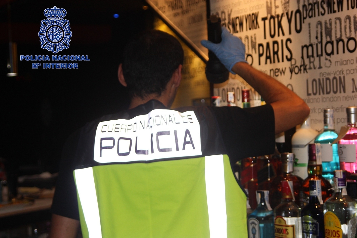 Detenido en Murcia el propietario de 2 bares por proponer a menores alternar y realizar striptease