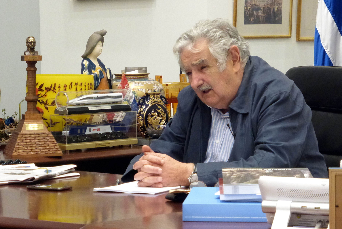 Mujica lamenta el desperdicio de comida mientras hay niños que mueren de hambre