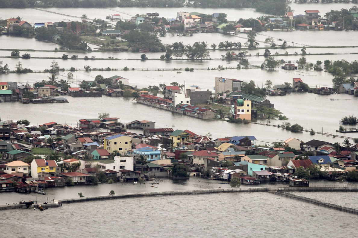 Al menos 5 muertos y 700.000 afectados por una tormenta tropical en Filipinas