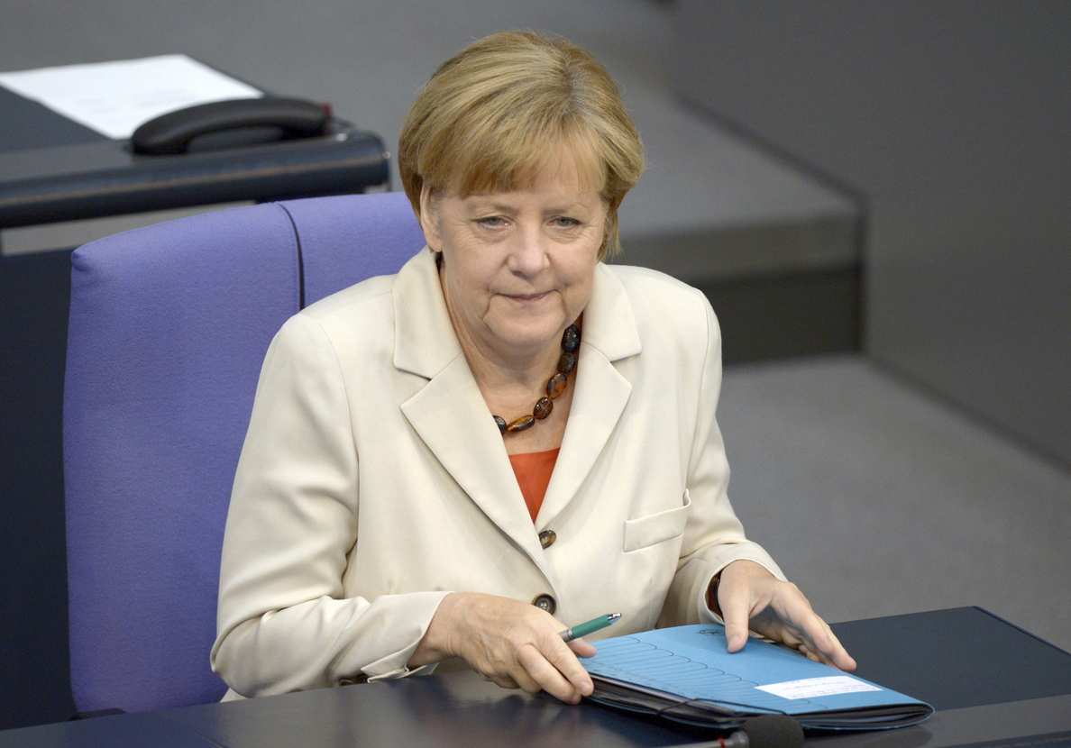 Merkel elogia las reformas de Valls pero no cede en su mensaje de austeridad