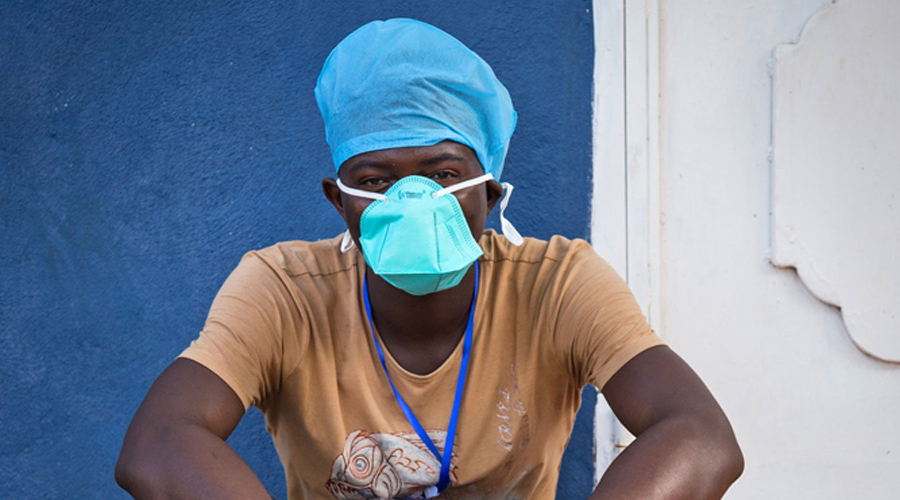 La OMS reconoce que no tiene personal ni medios para enfrentar el ébola