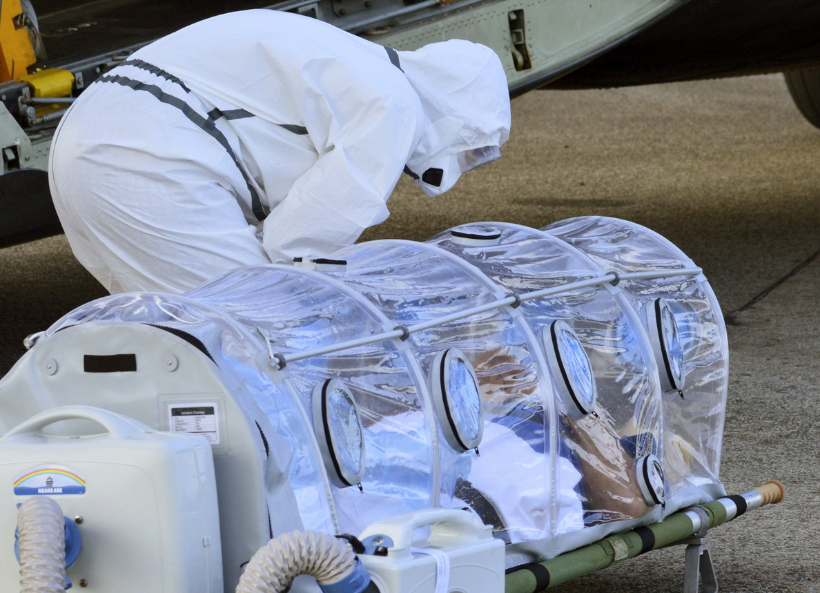 El religioso español enfermo de ébola ya está hospitalizado en Madrid