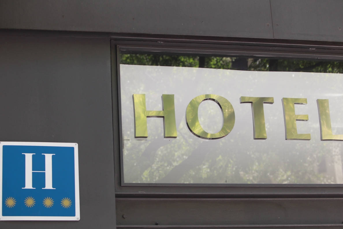 Las pernoctaciones en los hoteles cántabros caen un 3,7% en agosto