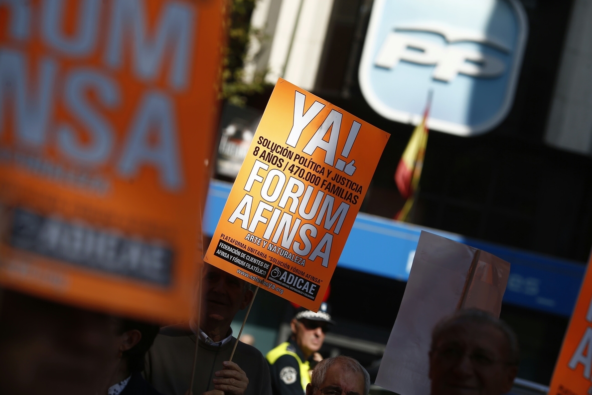Afectados de Fórum y Afinsa se concentran en toda España para reclamar una solución