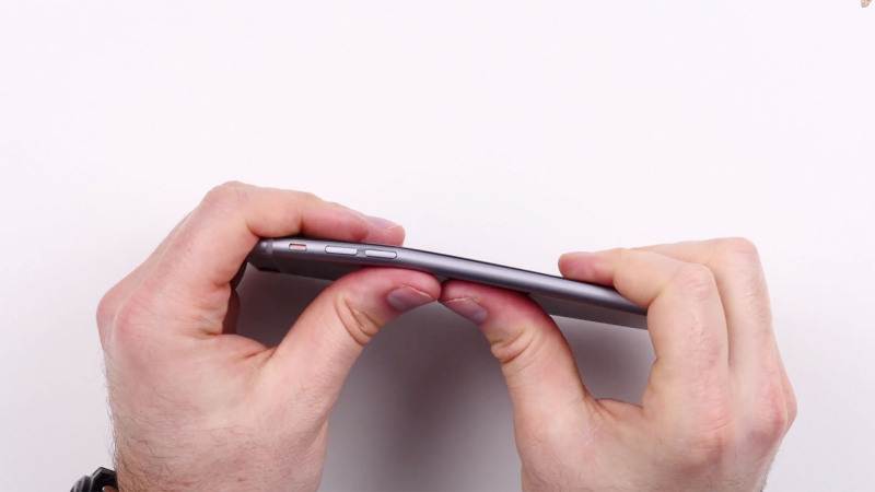 Primeras quejas sobre el iPhone 6 Plus: se dobla con facilidad