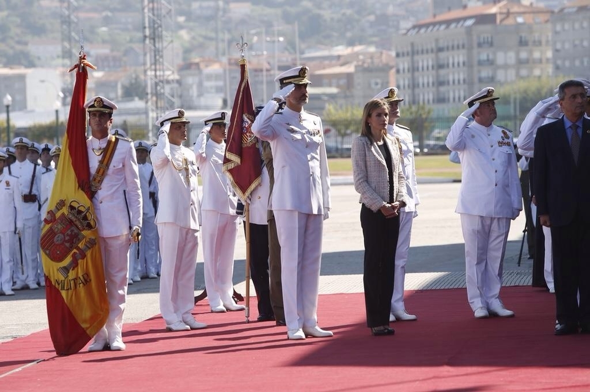 Los Reyes celebran los 25 años de la promoción de Felipe en su primera visita a la Escuela Naval de Marín como monarcas
