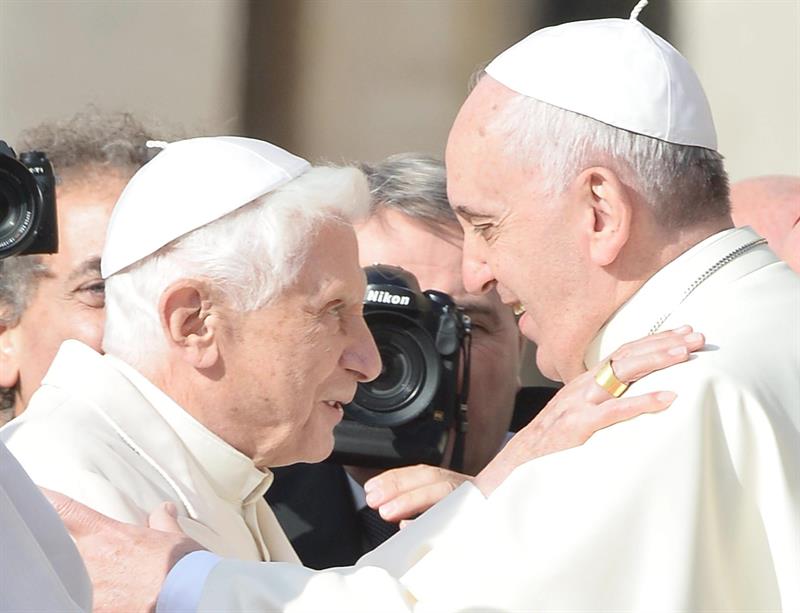 Francisco y Benedicto XVI presiden la fiesta de los abuelos en El Vaticano