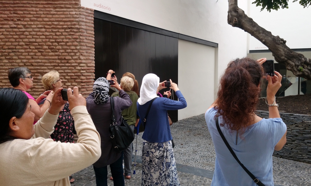 El Museo Picasso Málaga organiza un taller de fotografía para mujeres inmigrantes