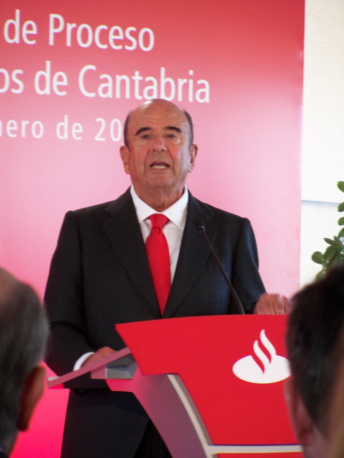 El alcalde propone dar el nombre de Emilio Botín a la plaza que rodea el Centro Botín