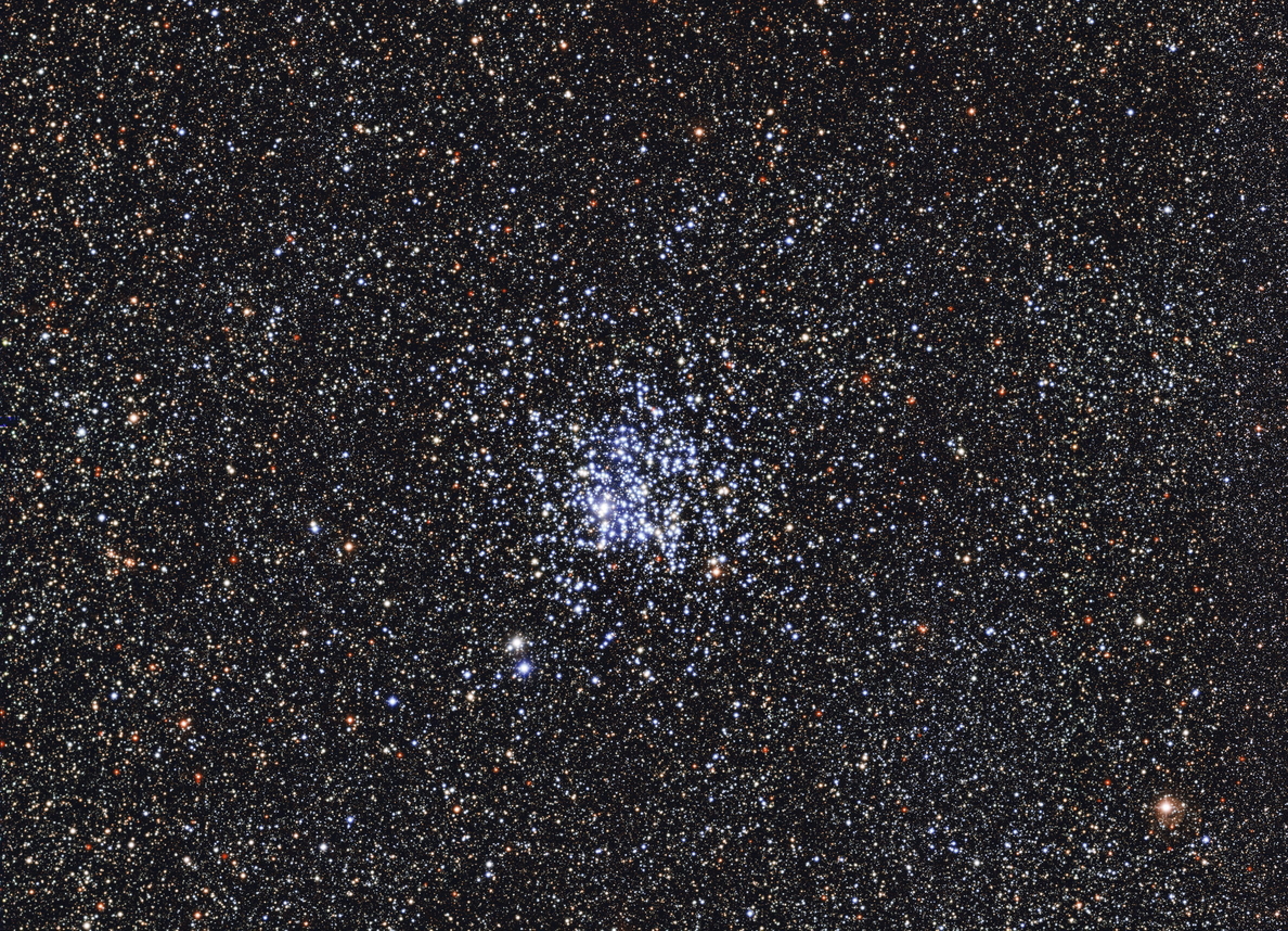 Un telescopio capta una imagen del Cúmulo del Pato Salvaje