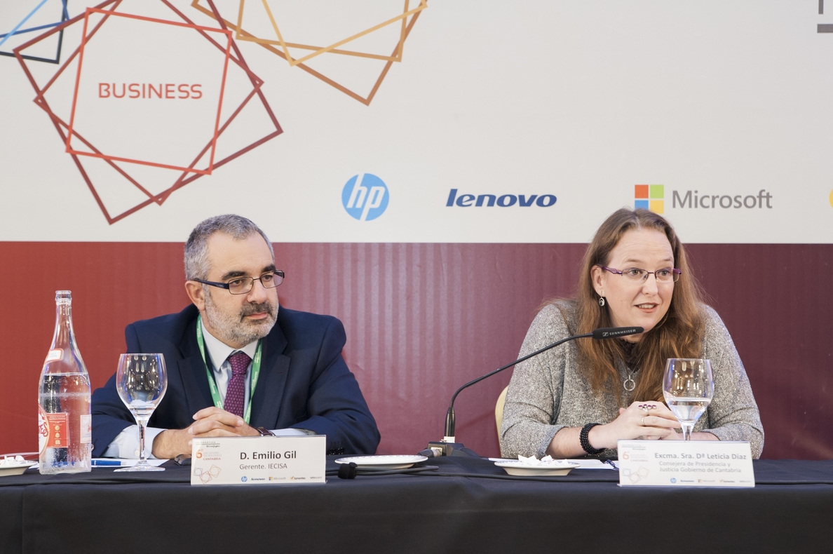 Cantabria apuesta por aplicar los avances tecnológicos para consolidar el cambio de modelo de gestión administrativa