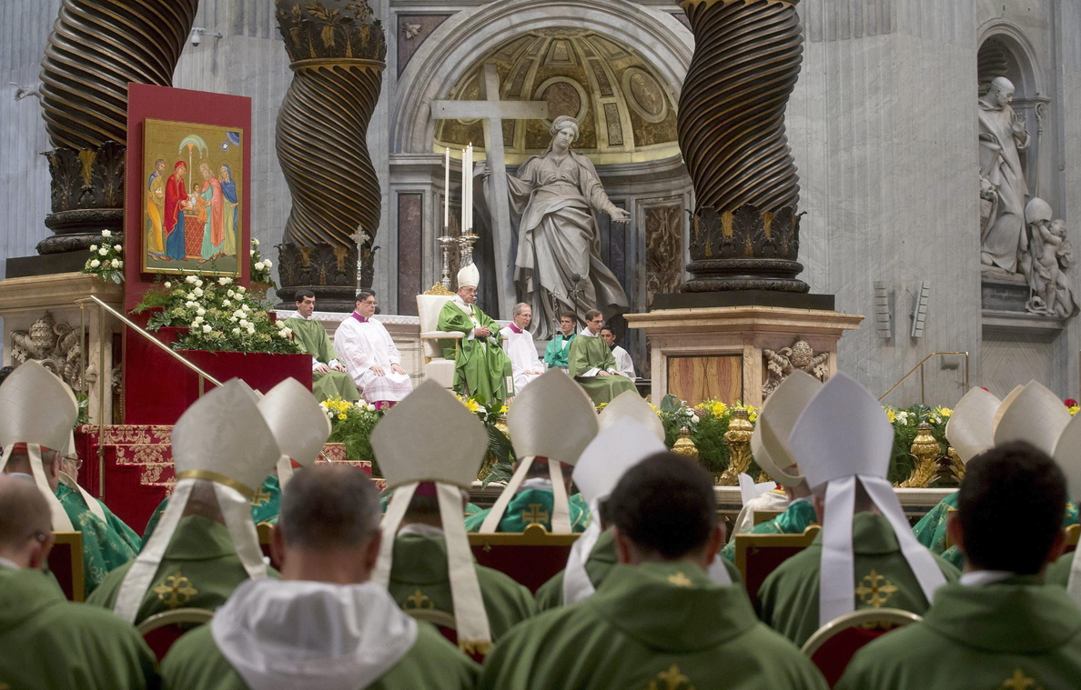 El Papa abre el Sínodo rechazando a los «malos pastores» que presionan a la sociedad
