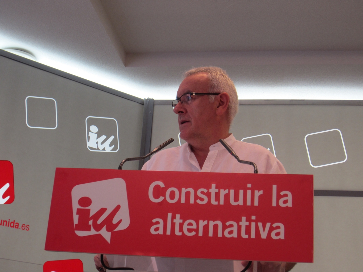 Cayo Lara acusa a Rajoy de ser «fabricante de independentistas» y pide una salida «política»