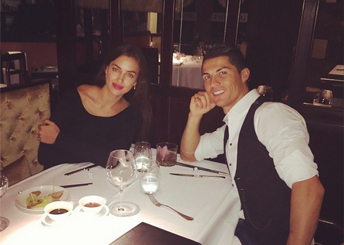 Cristiano Ronaldo celebra con Irina Shayk su racha goleadora