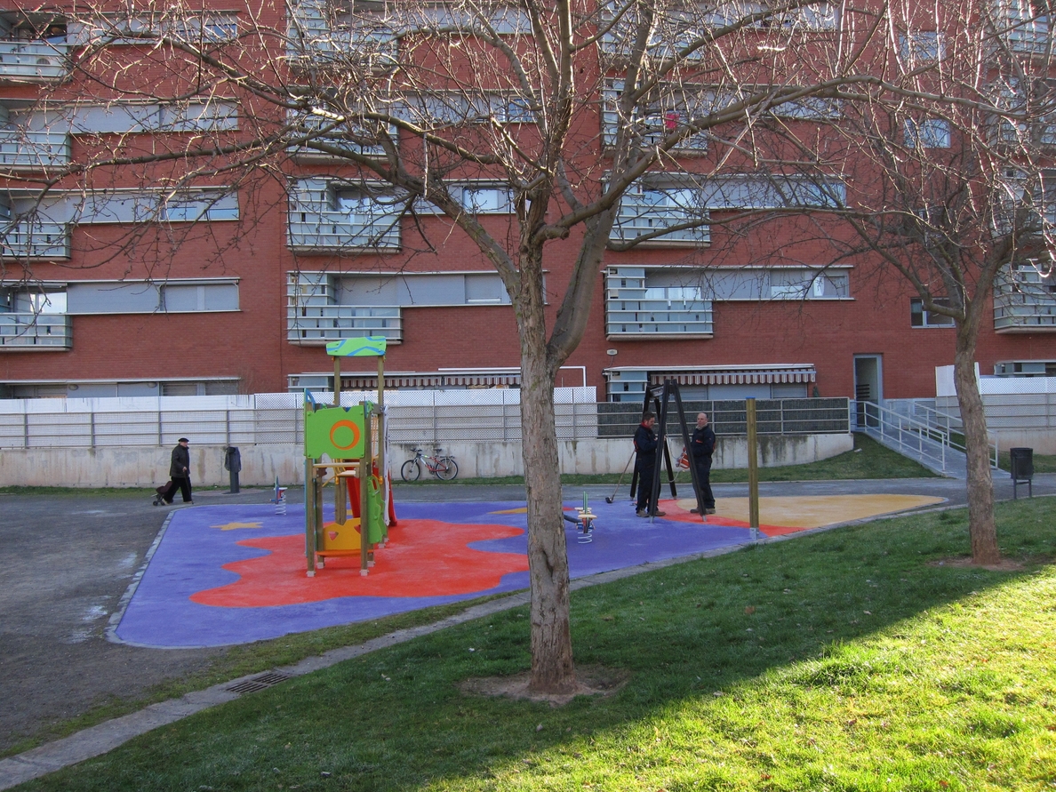 El Ayuntamiento invertirá este año casi 300.000 euros en ampliar y sustituir juegos infantiles en parques de la ciudad