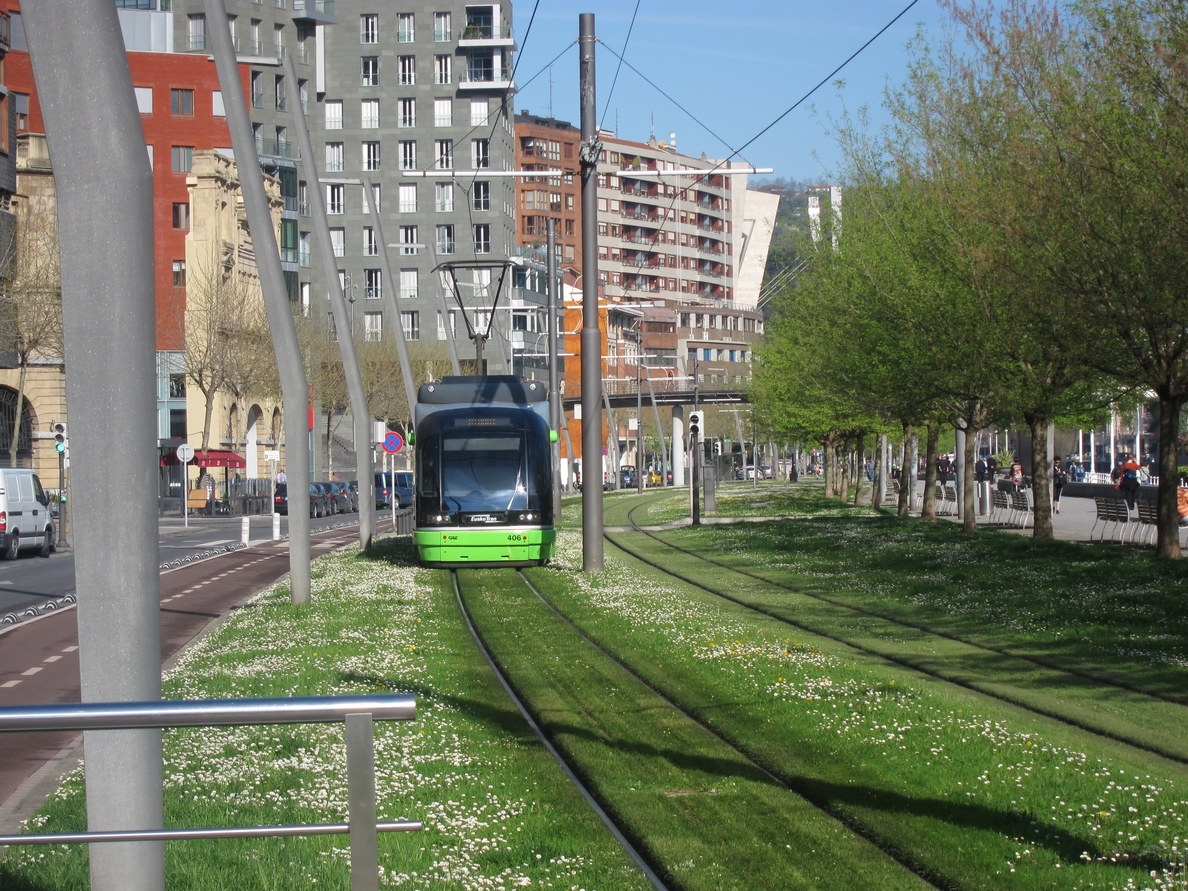 El tranvía de Bilbao finalizará su servicio el sábado por la tarde por el Bilbao Night Marathon