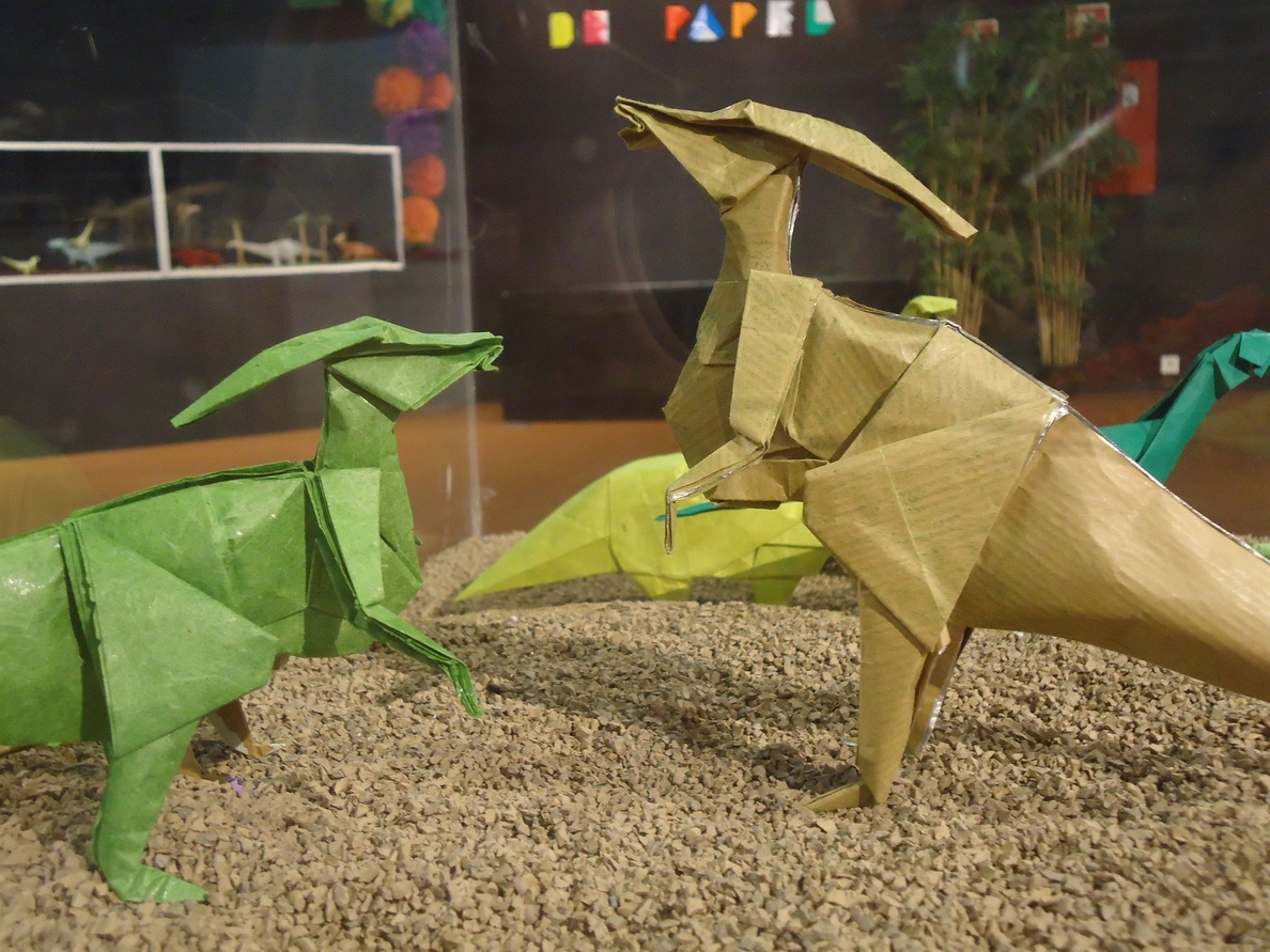 El Museo del Jurásico acoge una exposición de más de 80 dinosaurios de papel